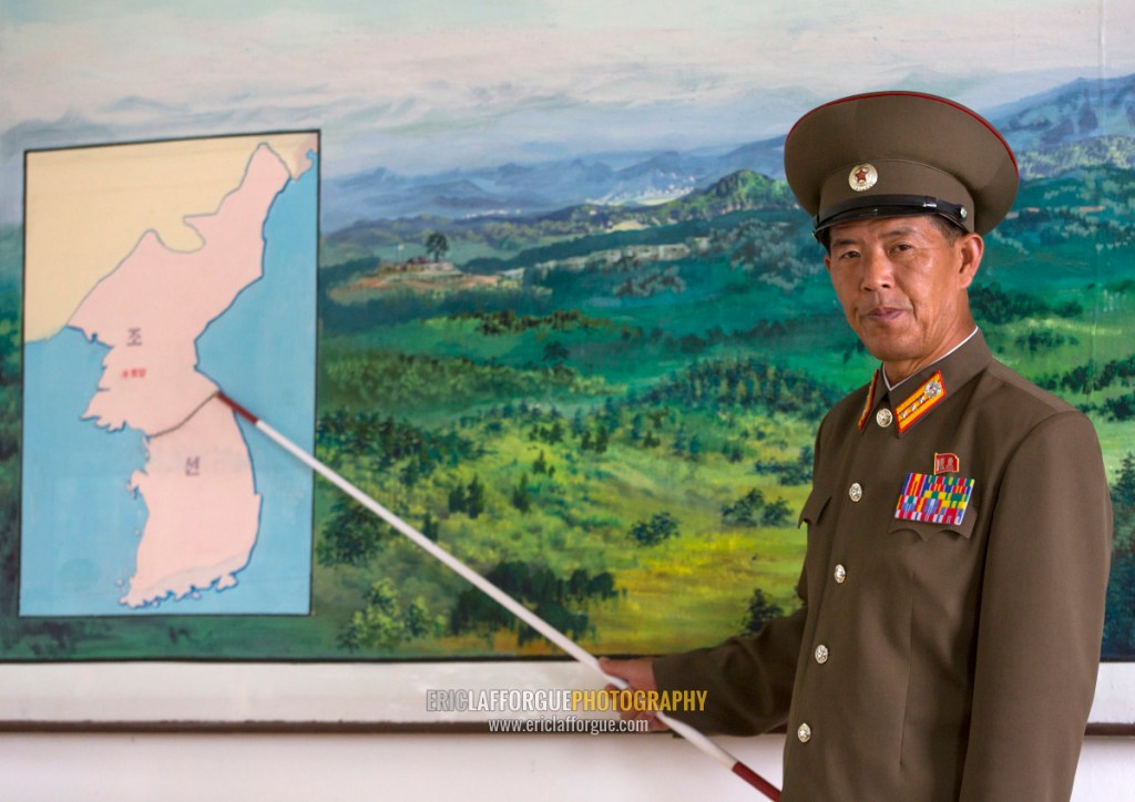 Soldat nord-coréen dans la zone de sécurité commune