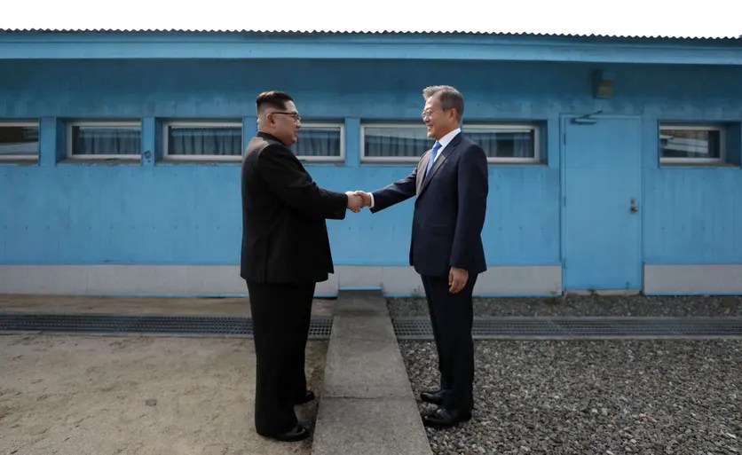 rencontre historique entre le dirigeant de la Corée du Nord, Kim Jong Un et le Président de la Corée du Sud Moon Jae-in