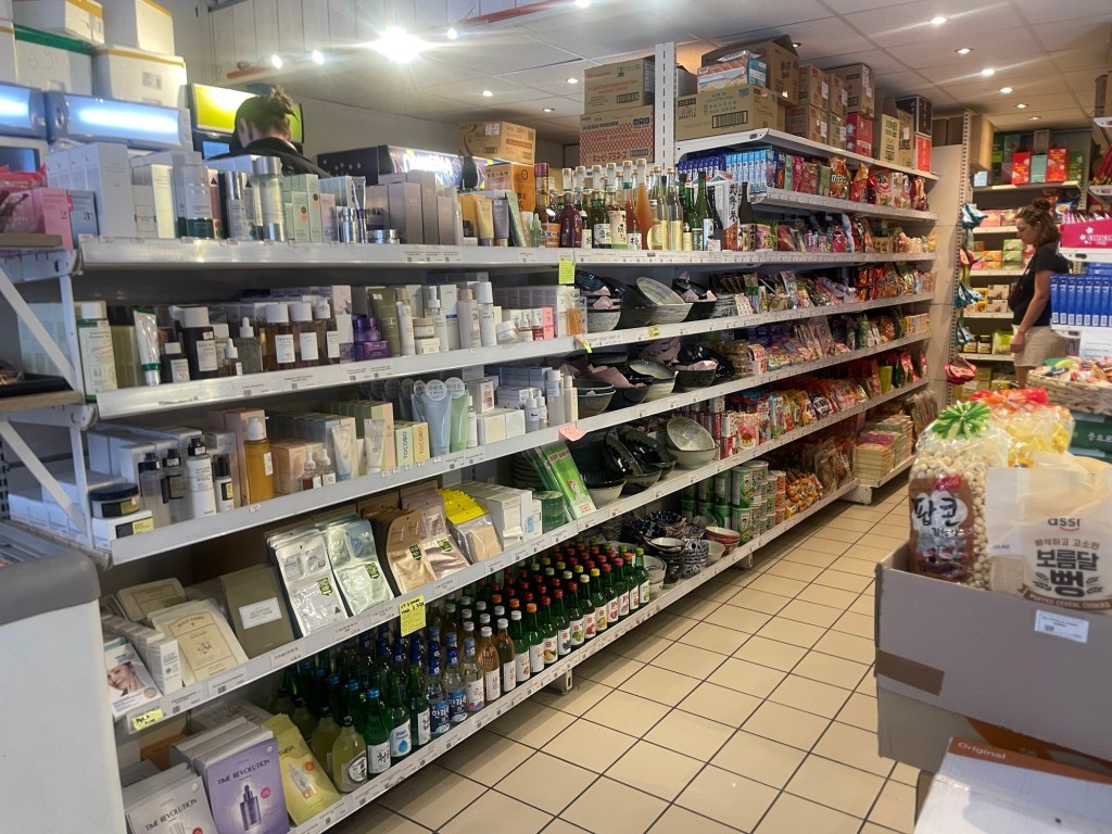 Rayon cosmétiques de l'épicerie coréenne ACE Gourmet à Lyon