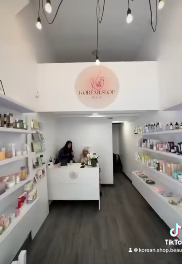 Intérieur de la boutique de cosmétiques coréens Koreanshop Beauty à Lyon 6